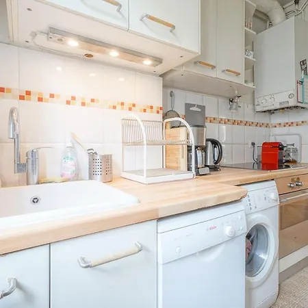 Bright And Uncluttered Haussmannian Apartment Apartmán