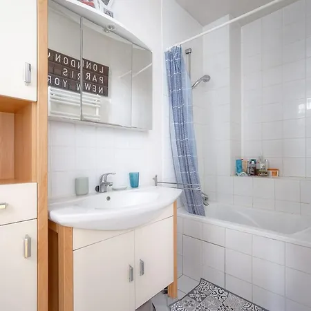 Bright And Uncluttered Haussmannian Apartment